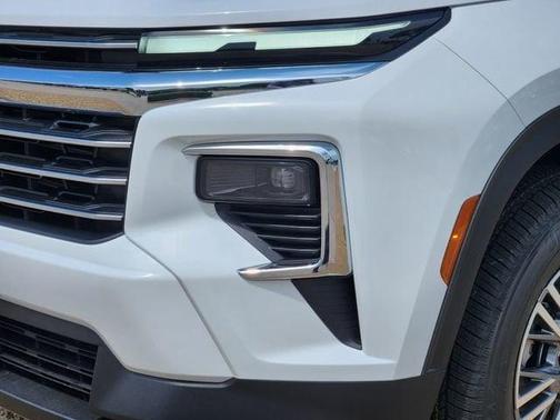 Summit White 2026 Chevrolet Traverse LT