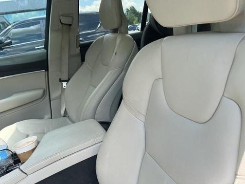 2020 Volvo XC90 T5 Momentum 7 Passenger