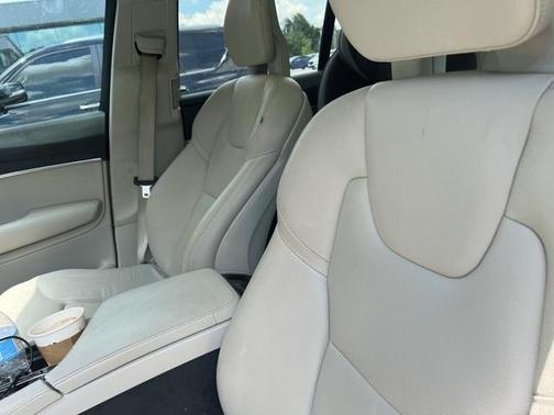 2020 Volvo XC90 T5 Momentum 7 Passenger