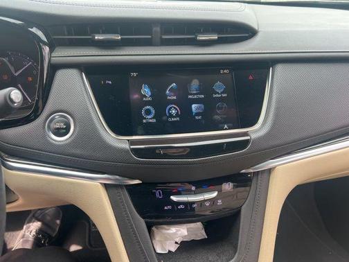 Radiant Silver Metallic 2017 Cadillac XT5 Base