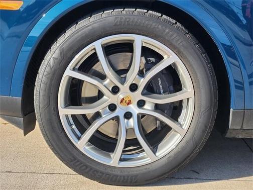 2024 Porsche Cayenne Base