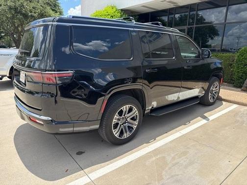 2023 Jeep Wagoneer Base