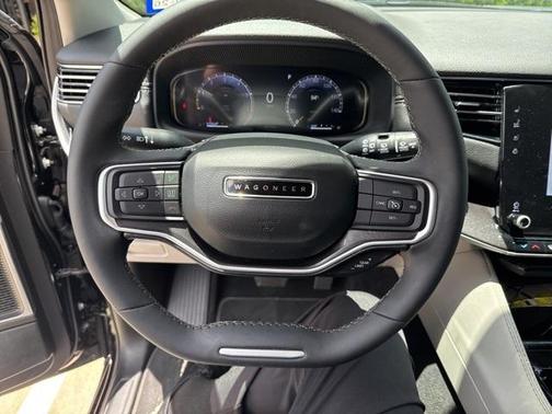 2023 Jeep Wagoneer Base