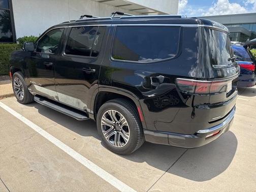 2023 Jeep Wagoneer Base