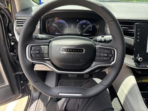 2023 Jeep Wagoneer Base