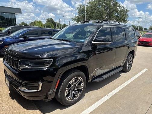2023 Jeep Wagoneer Base