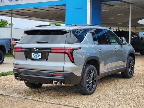 Sterling Gray Metallic 2026 Chevrolet Traverse LT