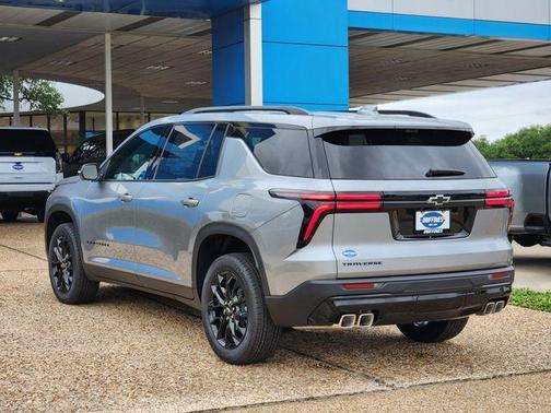 Sterling Gray Metallic 2026 Chevrolet Traverse LT