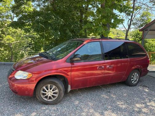 Burgundy 2007 Chrysler Town & Country Base
