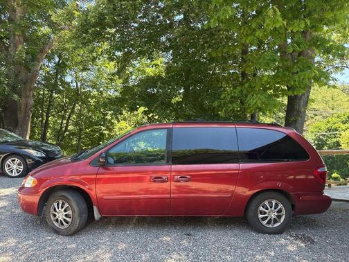 Burgundy 2007 Chrysler Town & Country Base