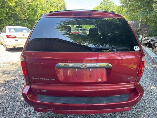 Burgundy 2007 Chrysler Town & Country Base