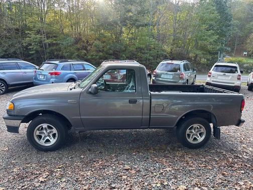 2000 Mazda B2500 B2500 SE 2dr Standard Cab SB