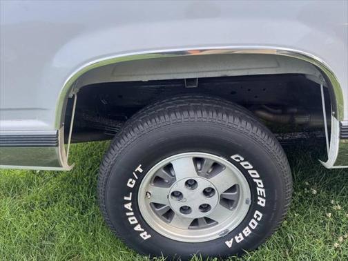 1993 Chevrolet 1500 C1500 Silverado 2dr Standard Cab SB