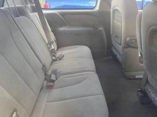 2006 Kia Sedona LX