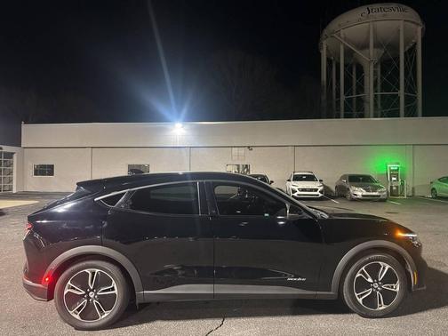 2022 Ford Mustang Mach-E Select