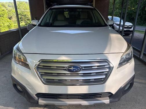 White 2017 Subaru Outback 2.5i Limited