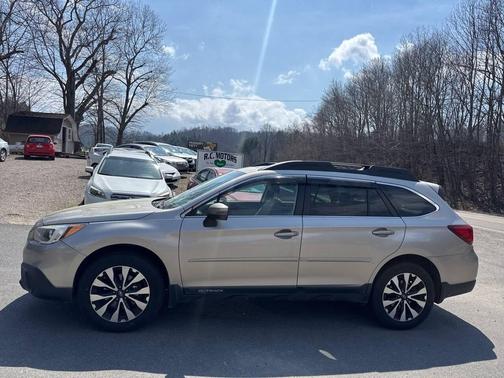 Gold 2016 Subaru Outback 3.6R Limited