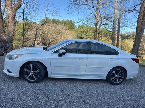 White 2015 Subaru Legacy Limited