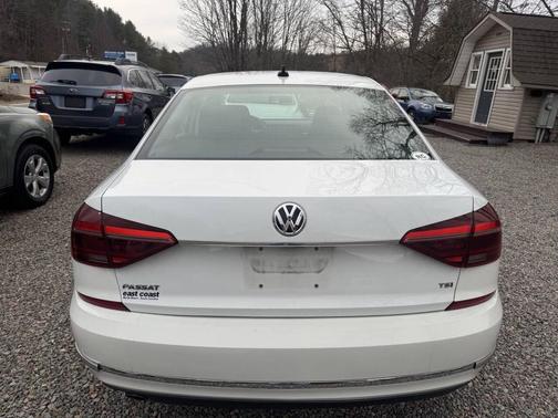 2017 Volkswagen Passat 1.8T R-Line w/Comfort