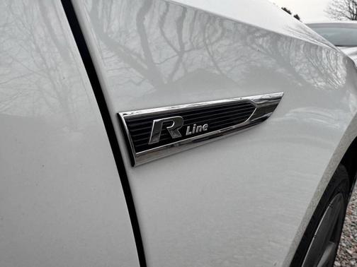 2017 Volkswagen Passat 1.8T R-Line w/Comfort