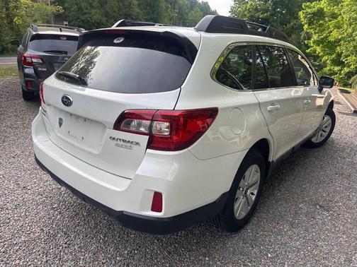 White 2015 Subaru Outback 2.5i Premium