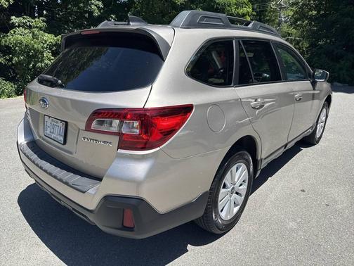 Beige 2018 Subaru Outback 2.5i Premium