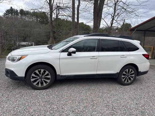 White 2016 Subaru Outback 2.5i Limited