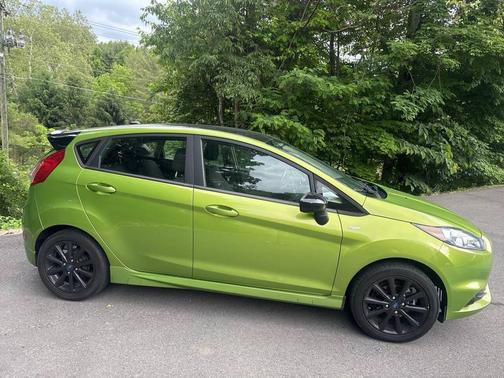 Outrageous Green Metallic Tinted Clearcoat 2019 Ford Fiesta ST Line