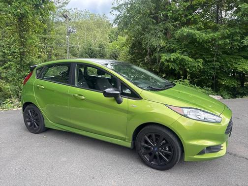 Outrageous Green Metallic Tinted Clearcoat 2019 Ford Fiesta ST Line