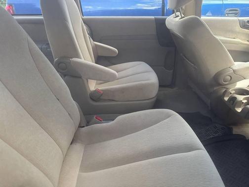 2006 Kia Sedona LX