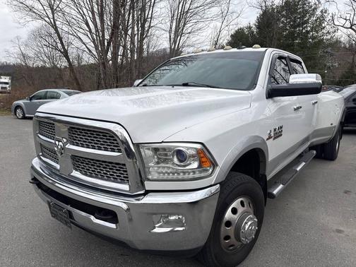 2015 RAM 3500 Laramie 4x4 4dr Crew Cab 8 ft. LB DRW Pickup
