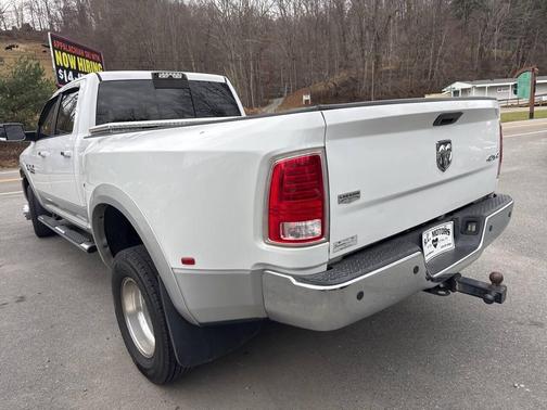 2015 RAM 3500 Laramie 4x4 4dr Crew Cab 8 ft. LB DRW Pickup