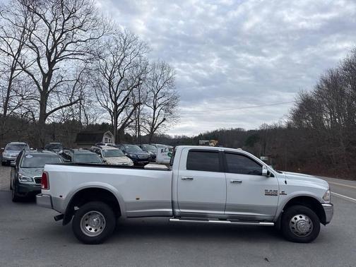 2015 RAM 3500 Laramie 4x4 4dr Crew Cab 8 ft. LB DRW Pickup