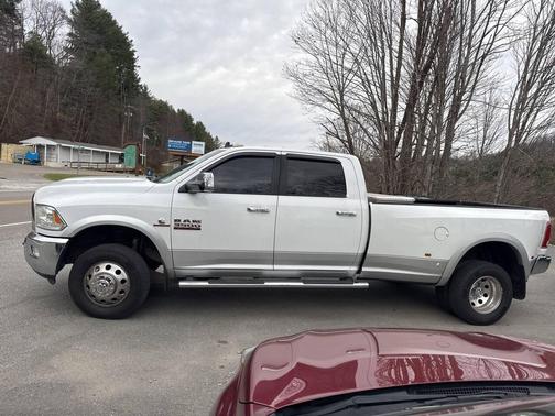 2015 RAM 3500 Laramie 4x4 4dr Crew Cab 8 ft. LB DRW Pickup