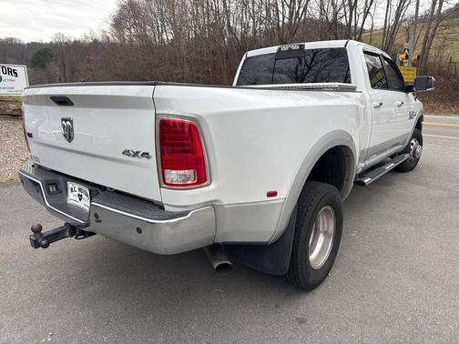 2015 RAM 3500 Laramie 4x4 4dr Crew Cab 8 ft. LB DRW Pickup