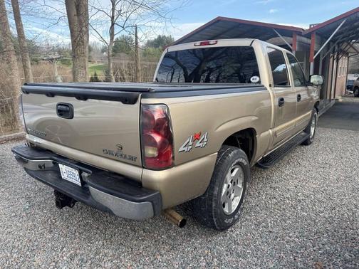2004 Chevrolet Silverado 1500 LS Crew Cab