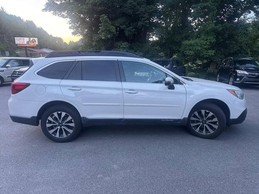 White 2015 Subaru Outback 3.6R Limited