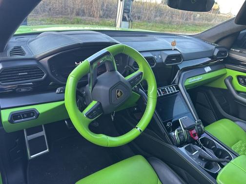 2021 Lamborghini Urus Base