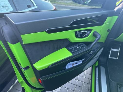 2021 Lamborghini Urus Base