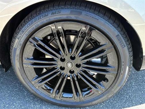 2025 Land Rover Range Rover P530 SE