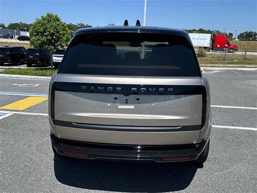 2025 Land Rover Range Rover P530 SE