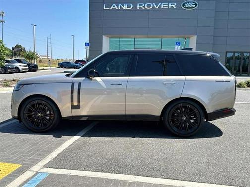 2025 Land Rover Range Rover P530 SE