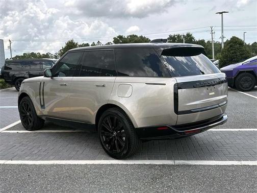 2025 Land Rover Range Rover P550e SE