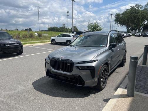 2023 BMW X7 M60i