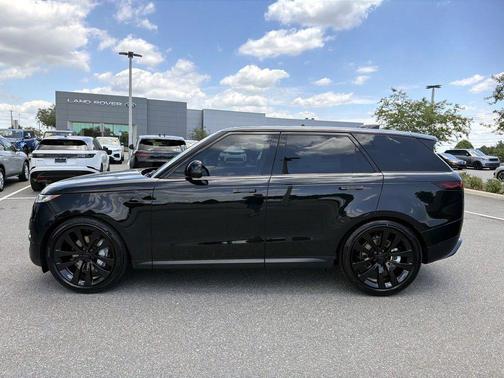 Santorini Black Metallic 2026 Land Rover Range Rover Sport SE