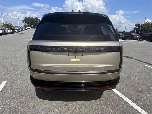 2025 Land Rover Range Rover P550e SE