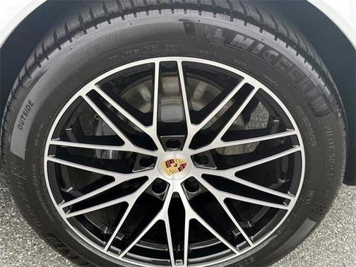 2024 Porsche Cayenne Base