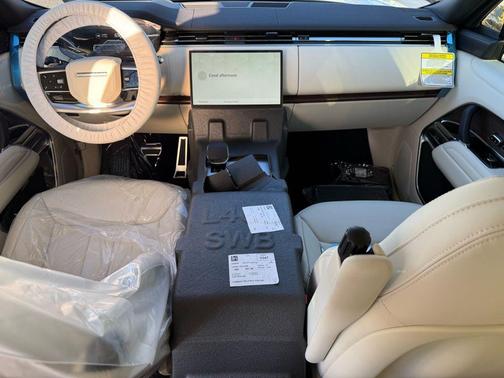 2026 Land Rover Range Rover P550e SE