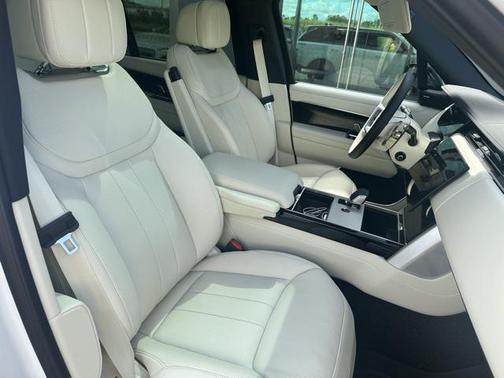2025 Land Rover Range Rover P530 SE 7 Seat
