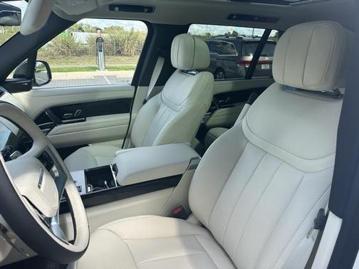 2025 Land Rover Range Rover P530 SE 7 Seat
